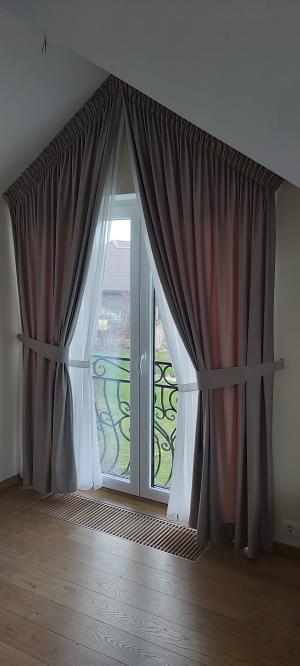 Užuolaida nestandartiniam langui