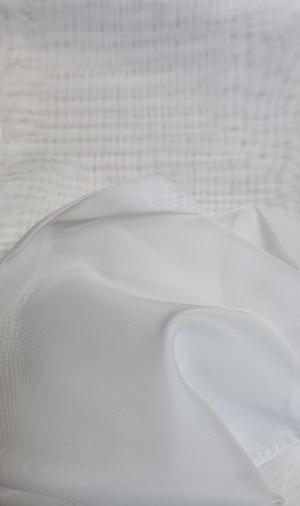 Decarte.lt prekės audiniai Dieninis audinys G38 -02 pieno baltumo vualis, gerai krentantis, kokybiškas audinys.